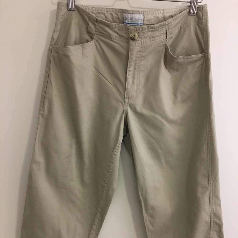 Columbia Khaki Capris Pants